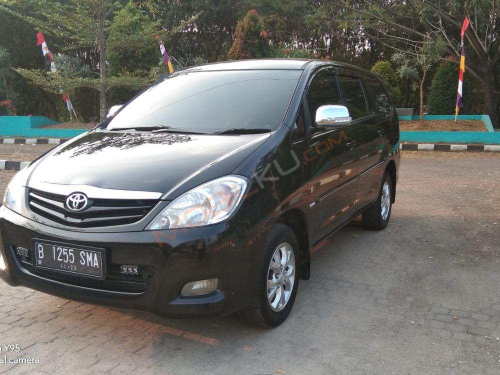 Mobil Toyota Kijang Innova 2008