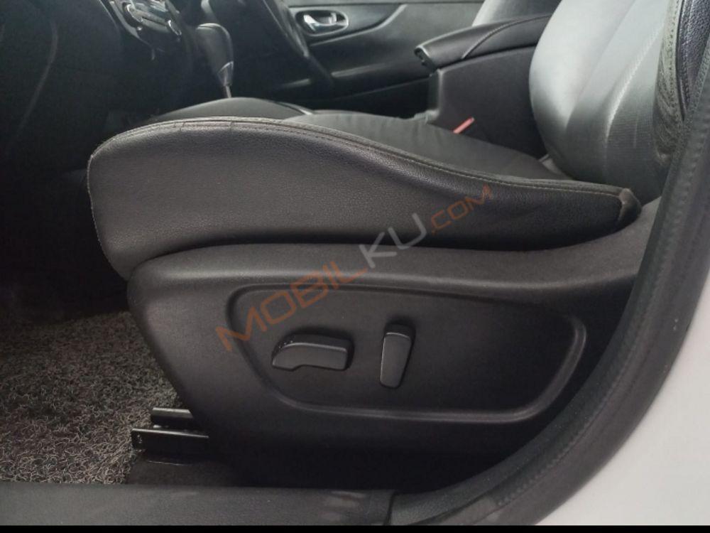 Mobil Nissan X-Trail 2015