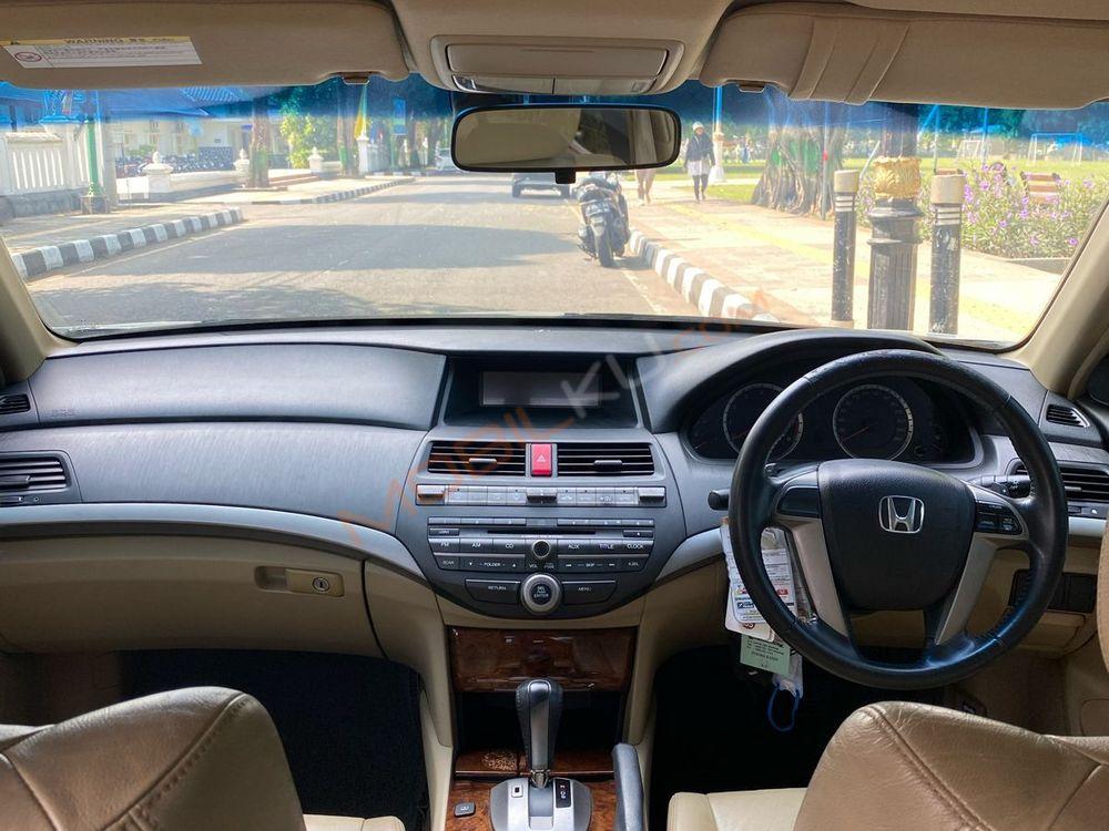 Mobil Honda Accord 2012