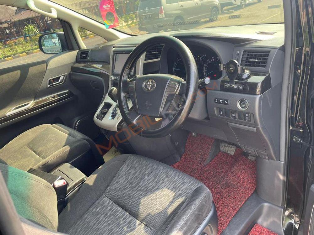 Mobil Toyota Alphard 2012