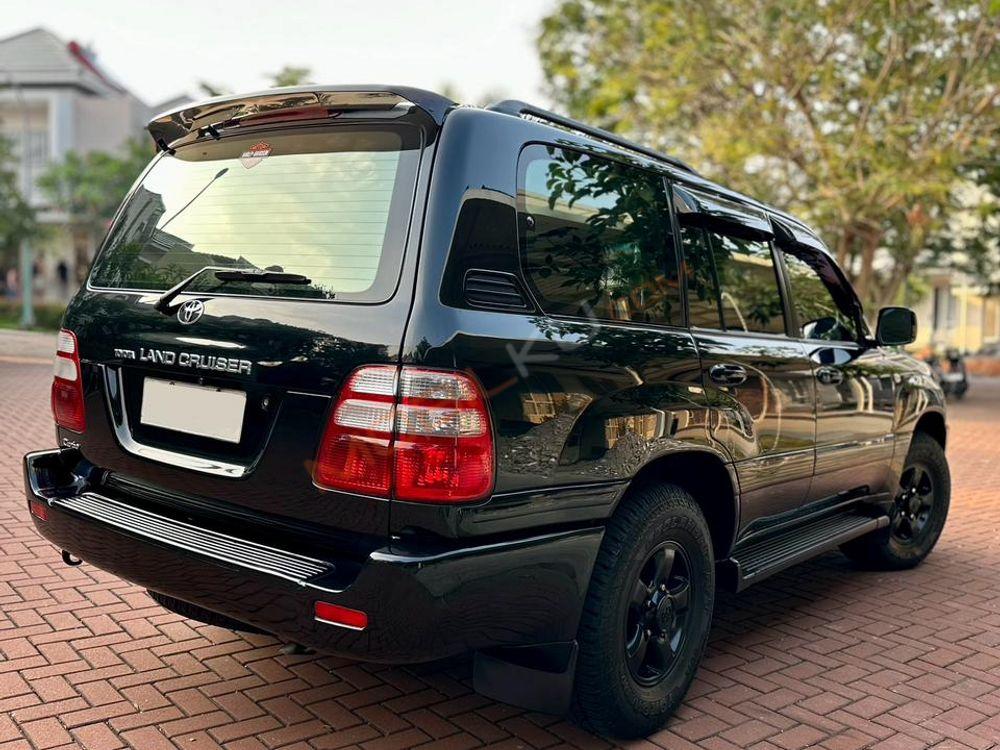 Mobil Toyota Land Cruiser 2002
