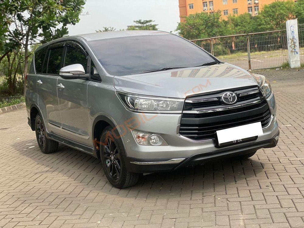 Mobil Toyota Kijang Innova 2016