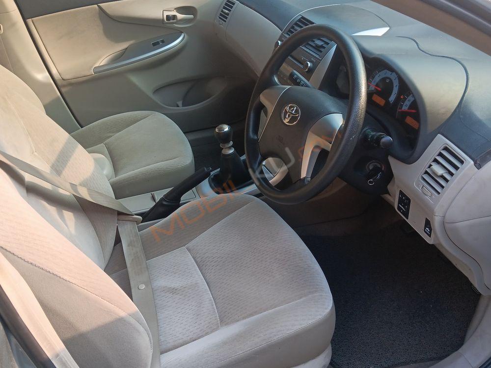 Mobil Toyota Corolla 2011