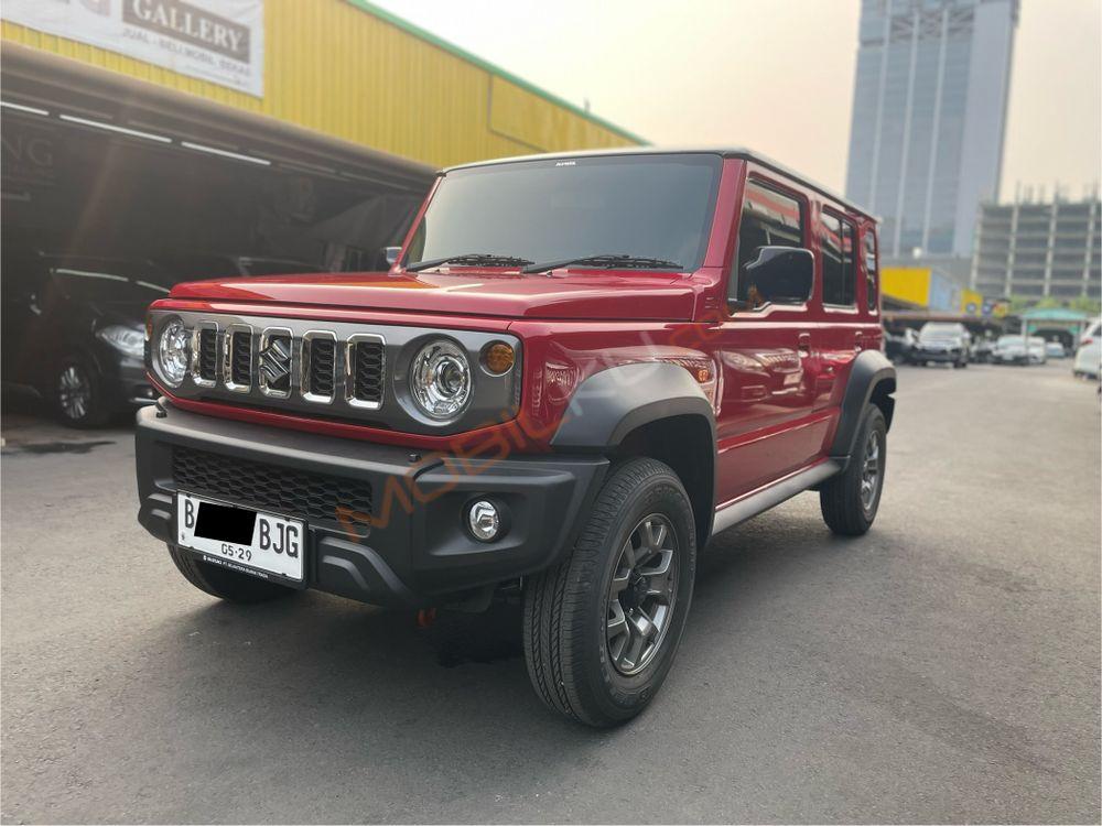 Mobil Suzuki Jimny 2023