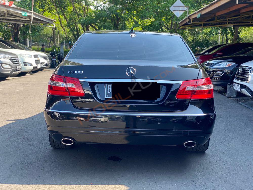 Mobil Mercedes-Benz E-Class 2011
