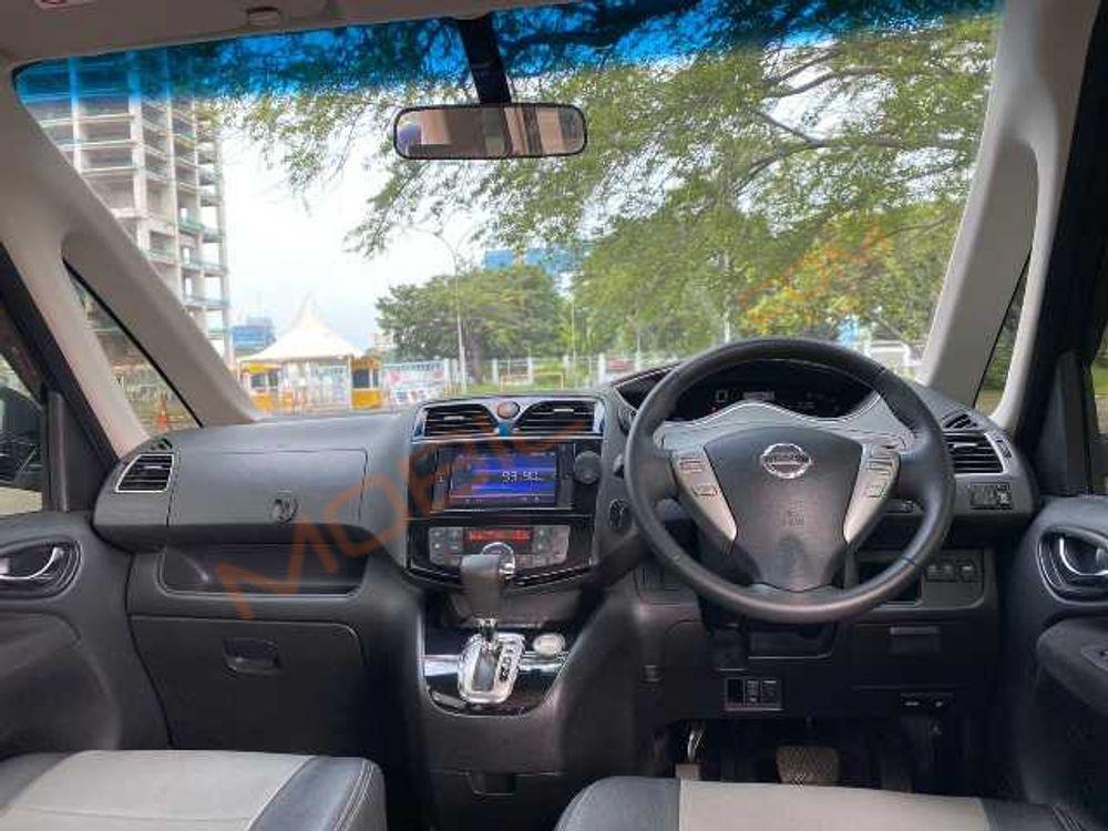 Mobil Nissan Serena 2017