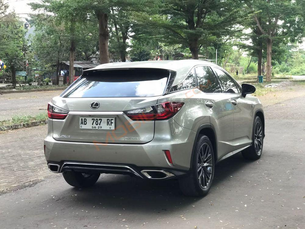 Mobil Lexus RX 2019