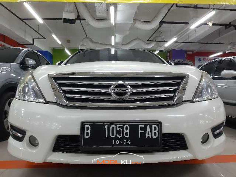 Mobil Nissan Teana 2013