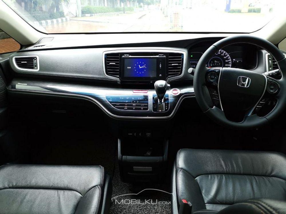 Mobil Honda Odyssey 2015
