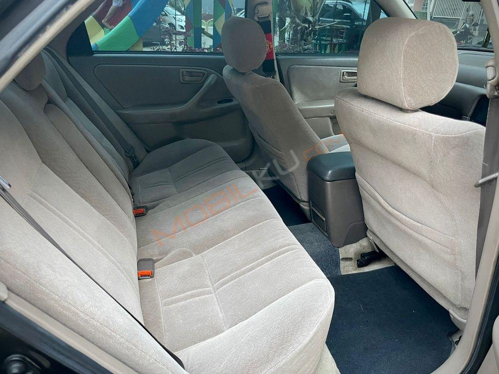 Mobil Toyota Camry 2000