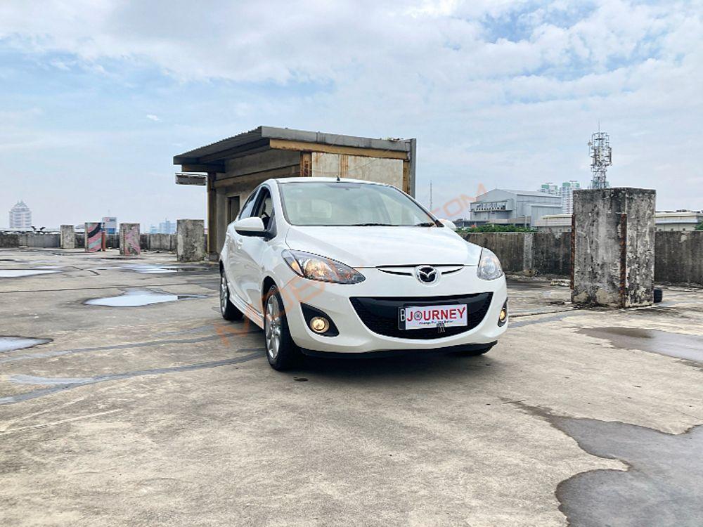 Mobil Mazda 2 Hatchback 2012