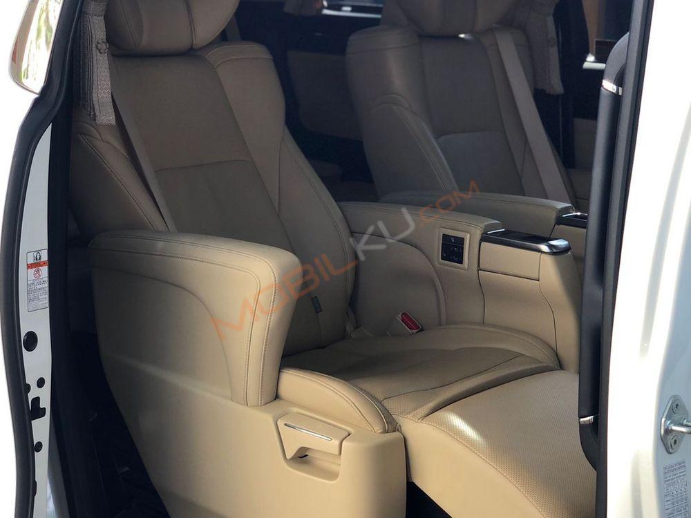 Mobil Toyota Alphard 2019