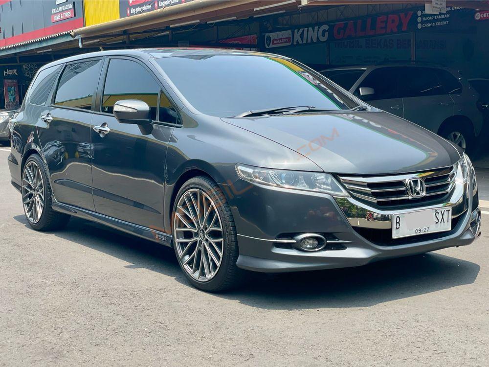 Mobil Honda Odyssey 2012
