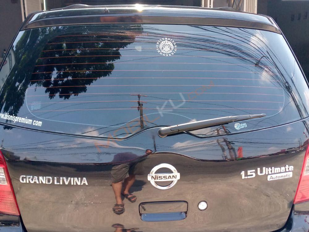 Mobil Nissan Grand Livina 2011