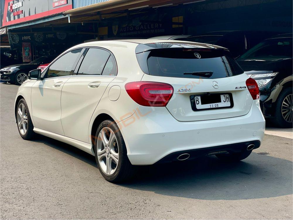 Mobil Mercedes-Benz A-Class 2013