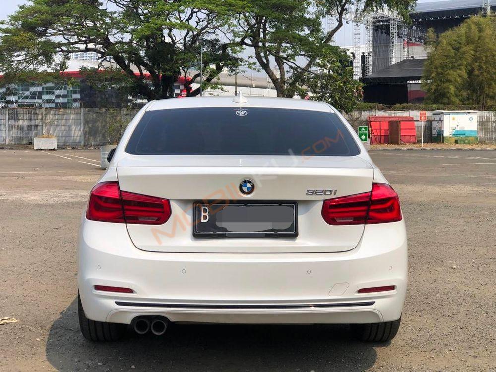 Mobil BMW 3 Series 2016