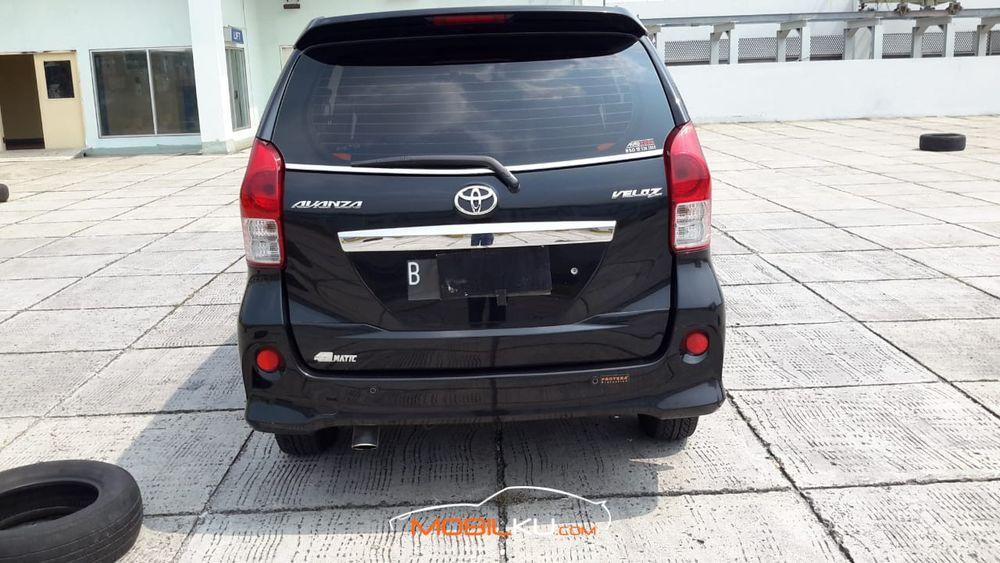 Mobil Toyota Avanza 2015