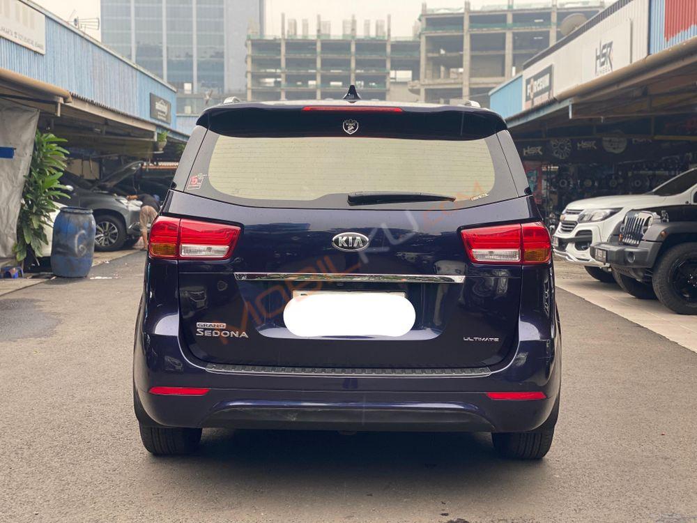 Mobil Kia Sedona 2017