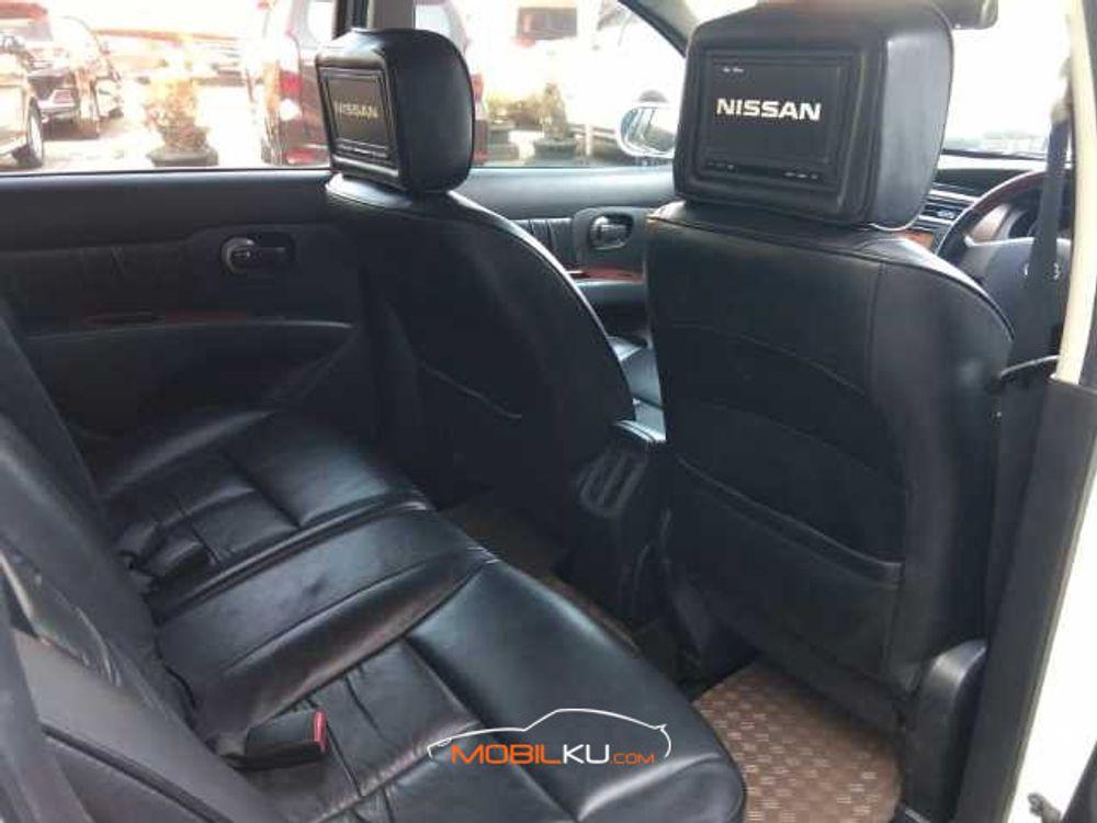 Mobil Nissan Grand Livina 2013