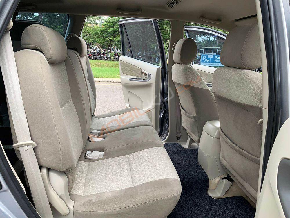 Mobil Toyota Kijang Innova 2015