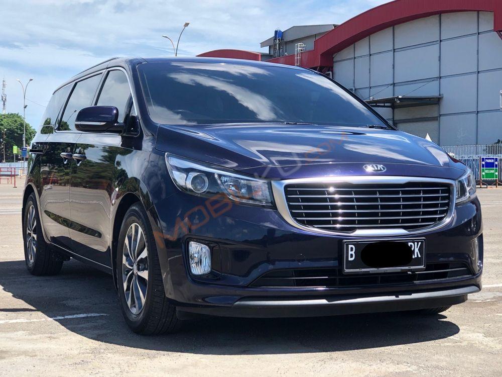 Mobil Kia Sedona 2017