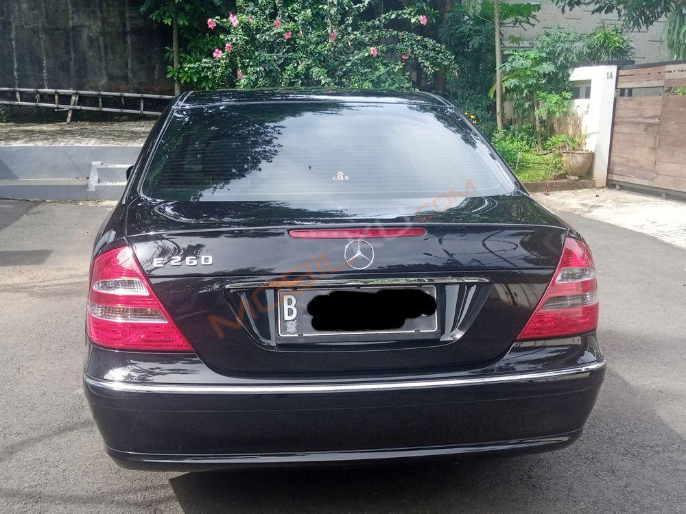 Mobil Mercedes-Benz E-Class 2005