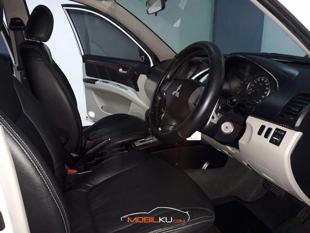 Mobil Mitsubishi Pajero Sport 2013