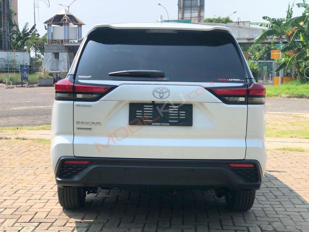 Mobil Toyota Kijang Innova 2023