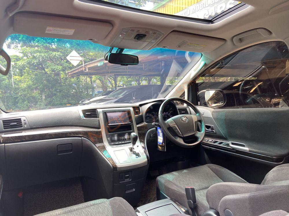 Mobil Toyota Alphard 2014