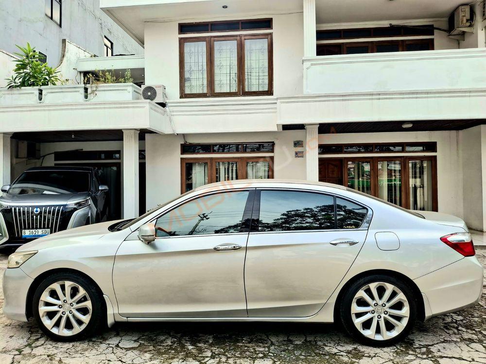 Mobil Honda Accord 2014