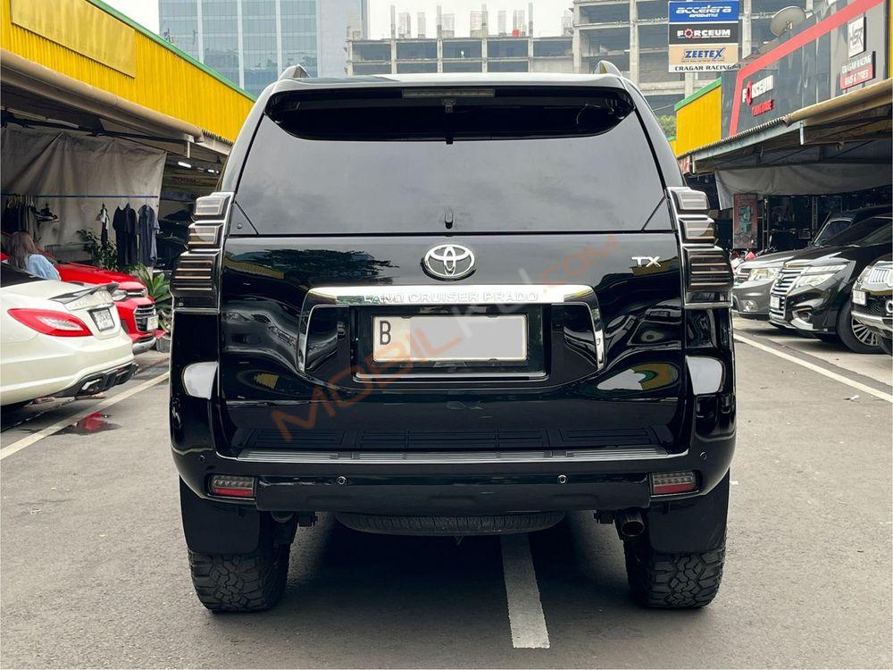Mobil Toyota Land Cruiser 2015