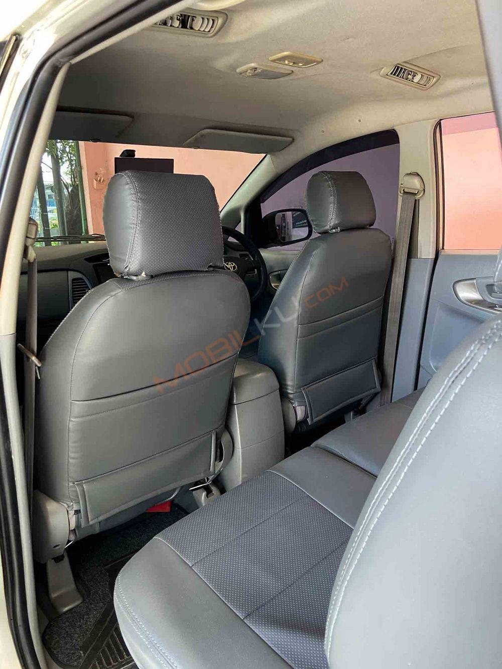 Mobil Toyota Kijang Innova 2008