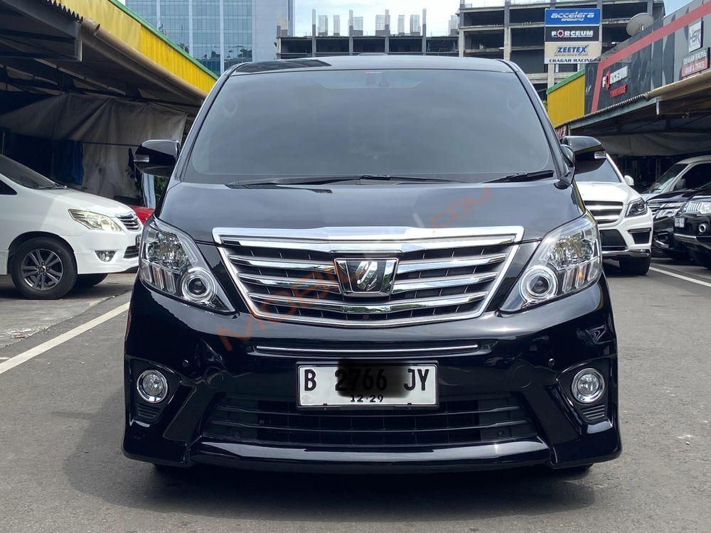 Mobil Toyota Alphard 2014
