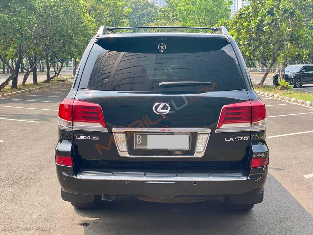 Mobil Lexus LX 2012