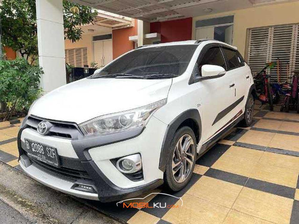 Mobil Toyota Yaris 2017