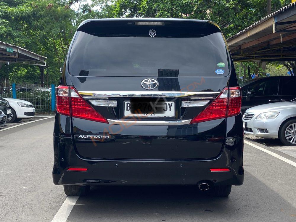 Mobil Toyota Alphard 2014
