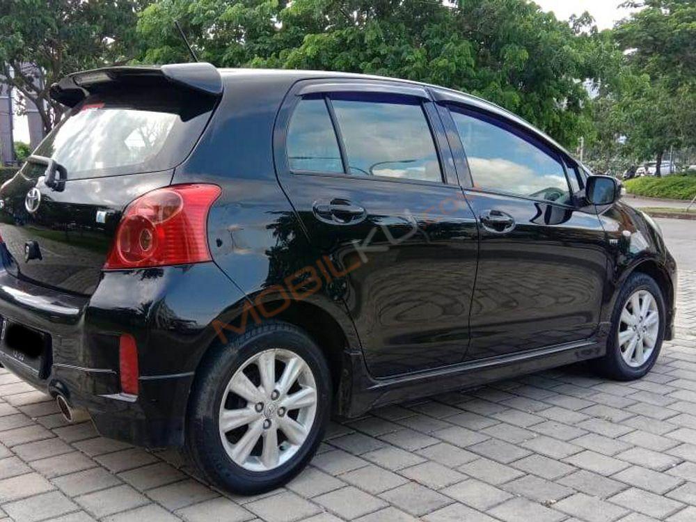 Mobil Toyota Yaris 2012