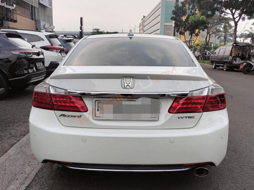 Mobil Honda Accord 2013