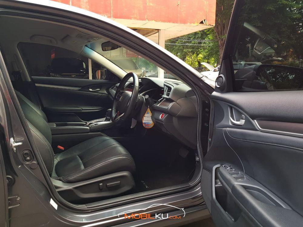 Mobil Honda Civic Sedan 2017