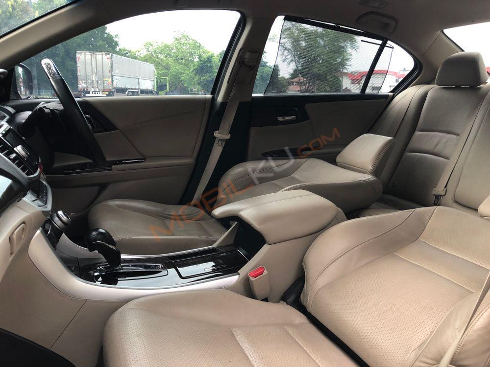 Mobil Honda Accord 2013