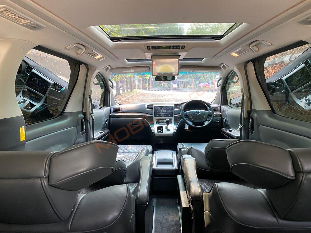 Mobil Toyota Vellfire 2013