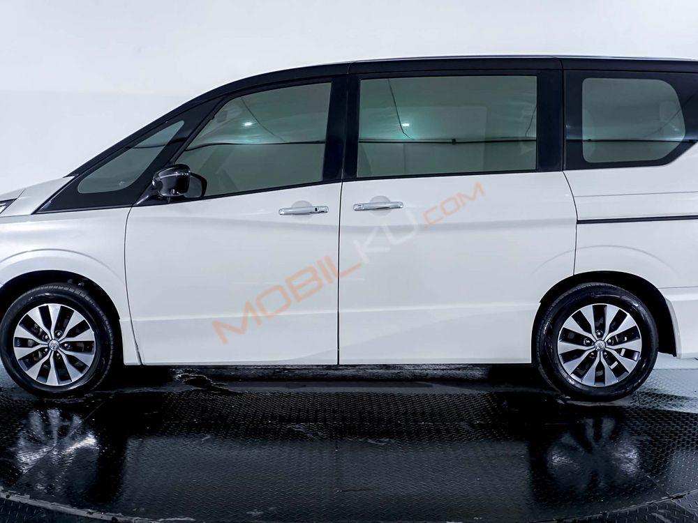 Mobil Nissan Serena 2019