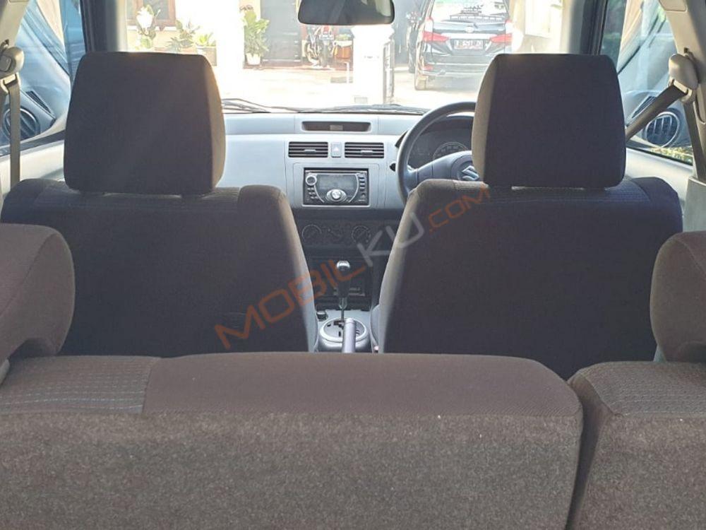 Mobil Suzuki Swift 2008