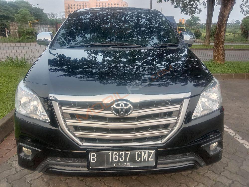 Mobil Toyota Kijang Innova 2015
