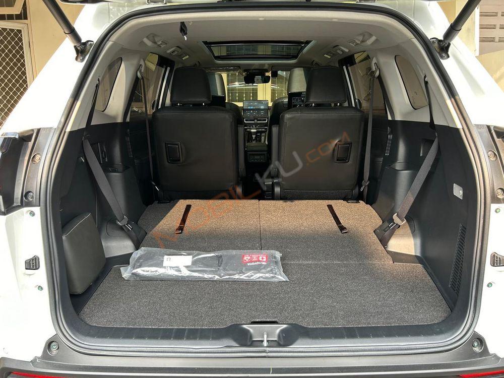 Mobil Toyota Kijang Innova Zenix 2023