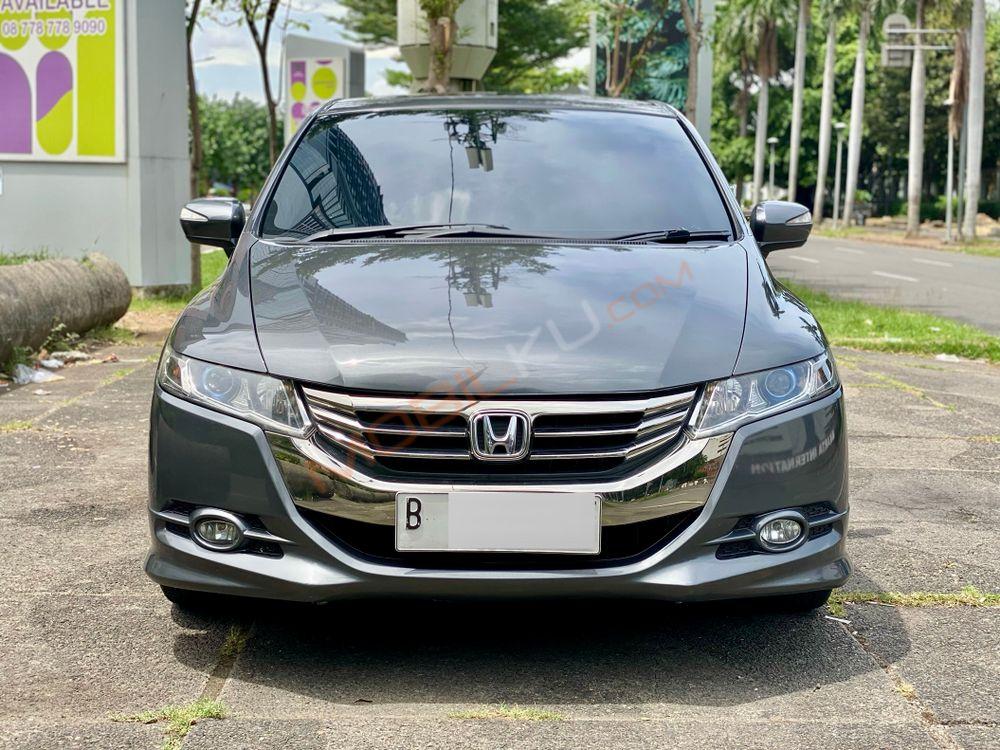 Mobil Honda Odyssey 2012