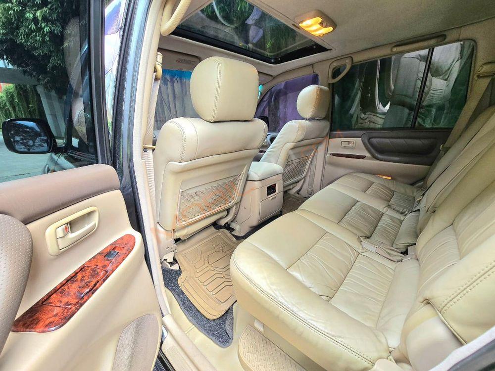 Mobil Toyota Land Cruiser 2002