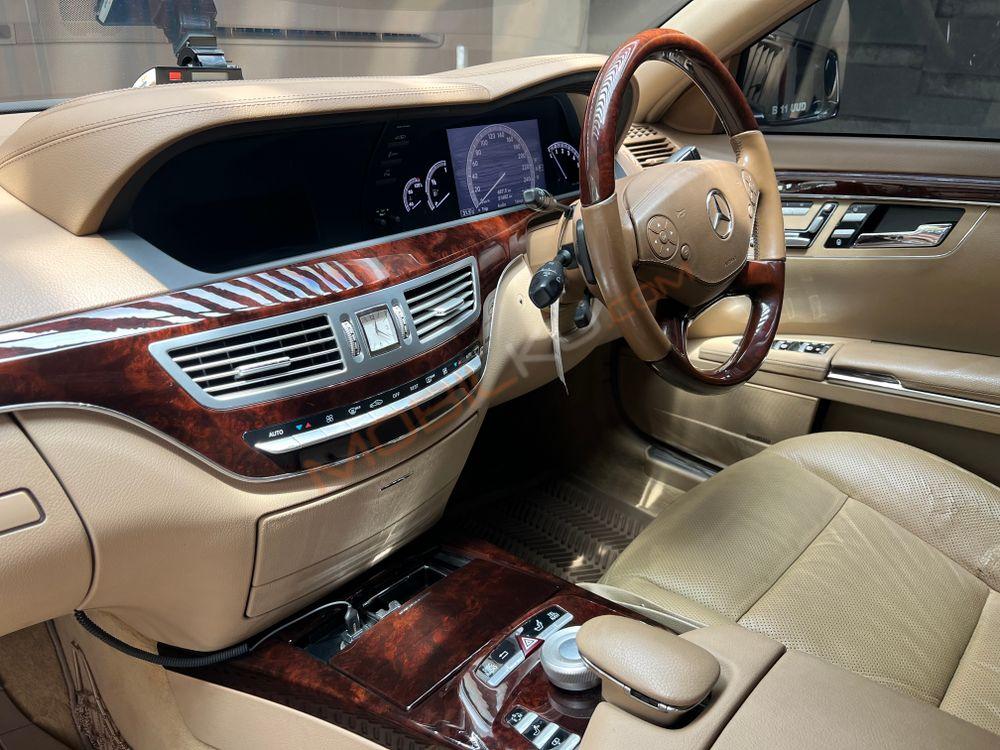 Mobil Mercedes-Benz S-Class 2012