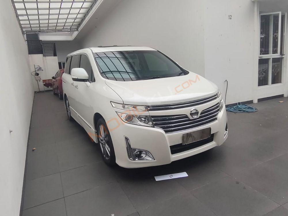 Mobil Nissan Elgrand 2012