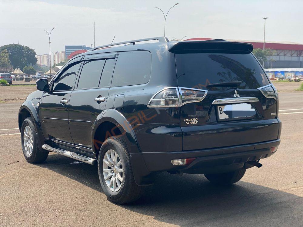 Mobil Mitsubishi Pajero 2010